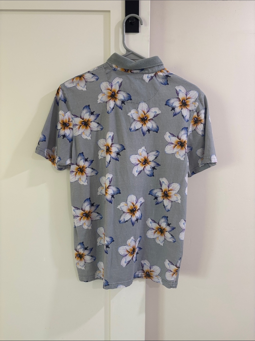 Ted Baker Floral Polo Shirt in Light Gray. Men's M. Like new condition. Sharp! - Picture 5 of 7
